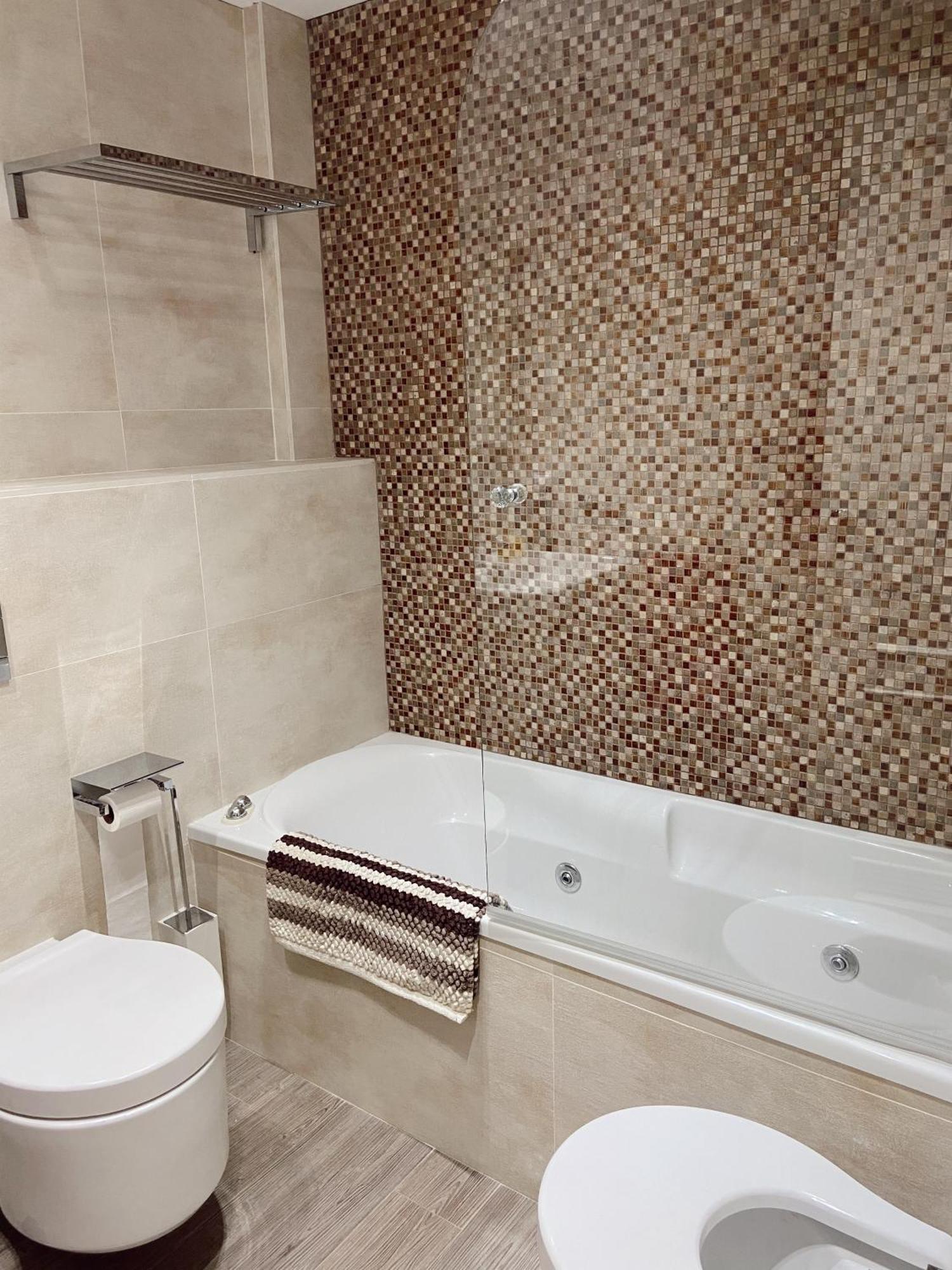 Beautiful & Cozy Apart. Pool & Parking-downtown Apartment